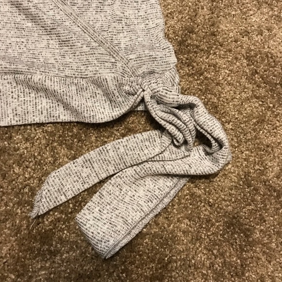 💐 Crop Top - Picture 2 of 4